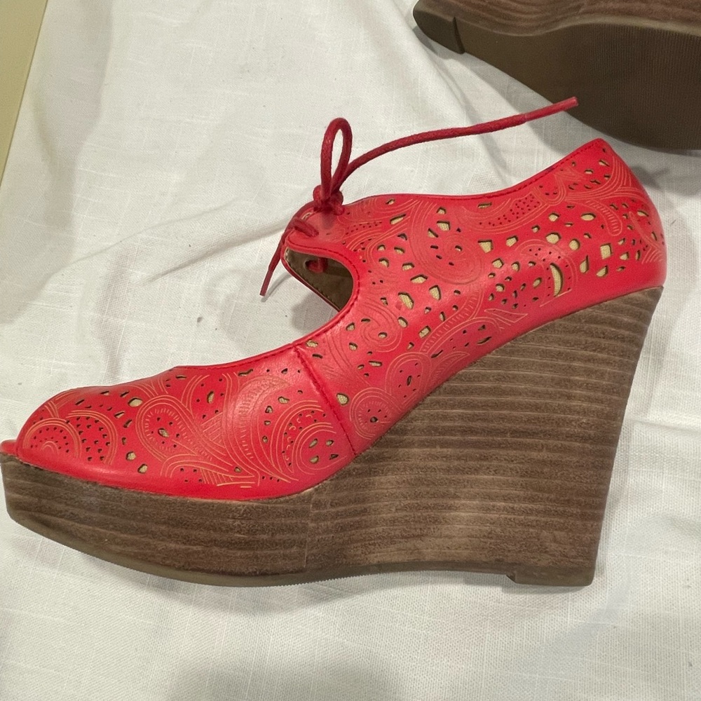 Red Restricted wedges size 8 - Picture 9 of 11